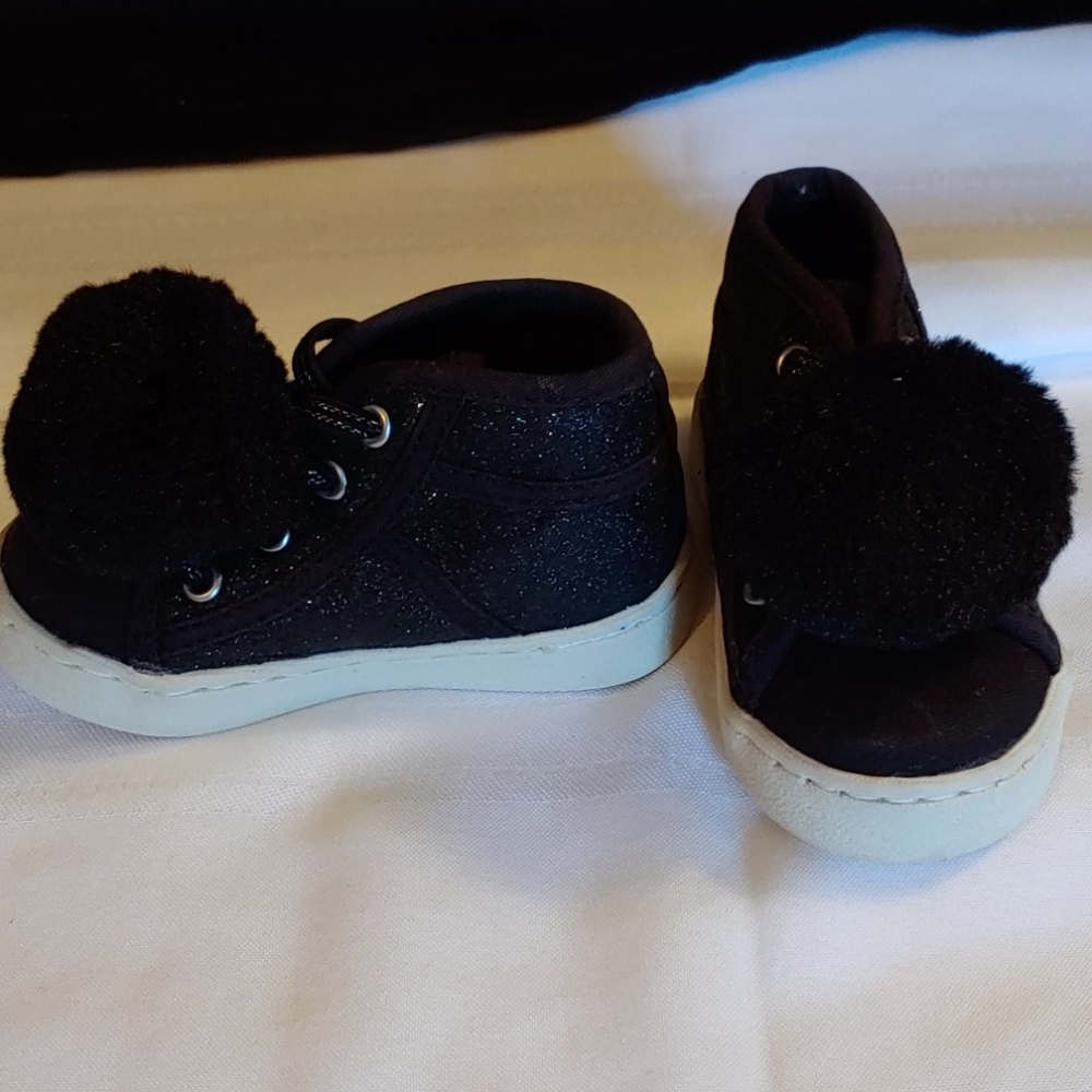 Place sneakers toddler girl